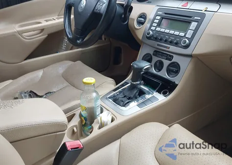 2008 Volkswagen Passat Komfort z USA, uszkodzony, nr VIN WVWAK73C88P052203